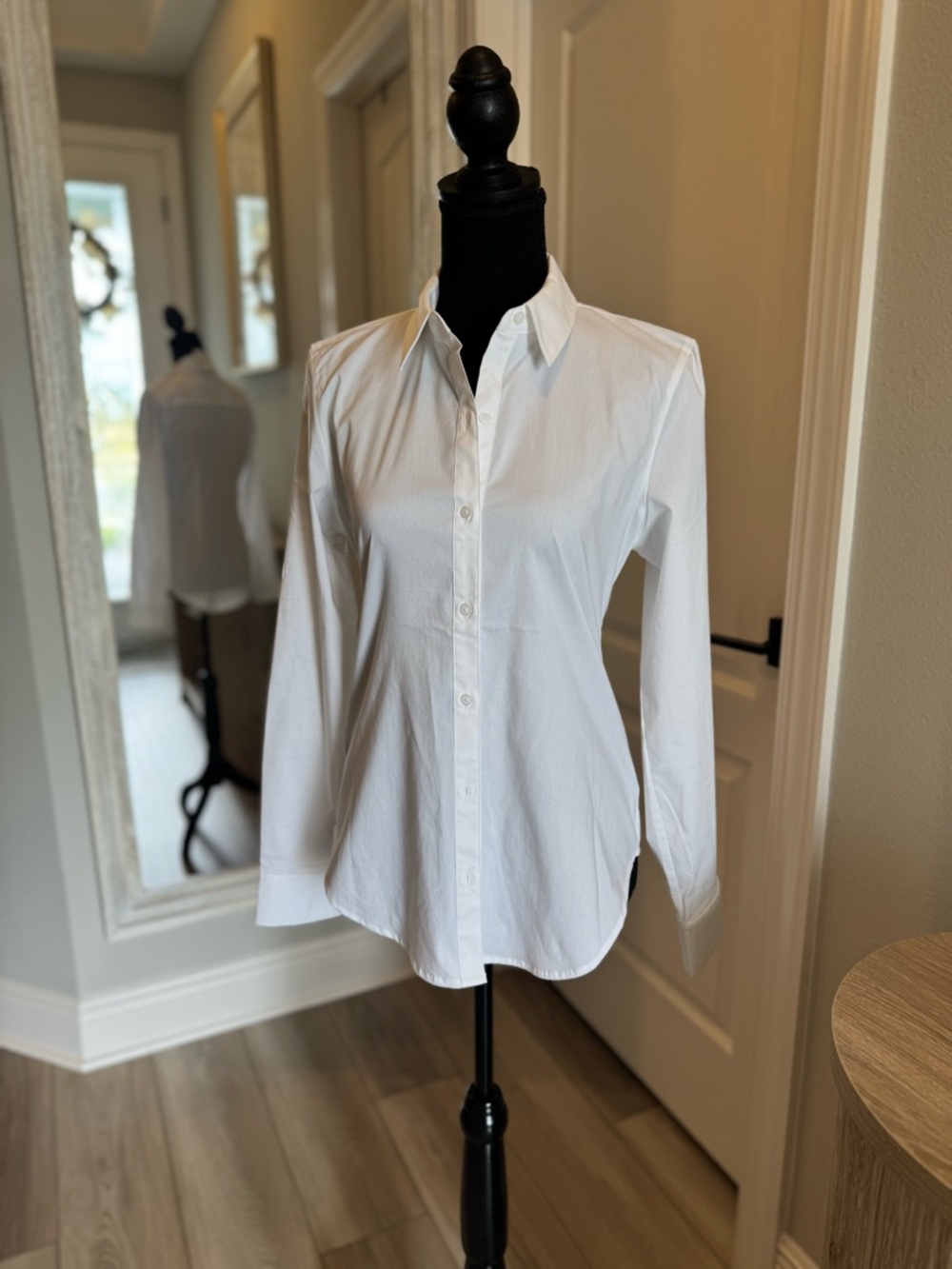 Express White Button-Up Shirt with Classic Collar - Picture 3 of 8